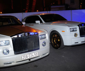 Cặp đôi Rolls-Royce Phantom biển "khủng", mạ vàng xuất hiện tại Hà Nội