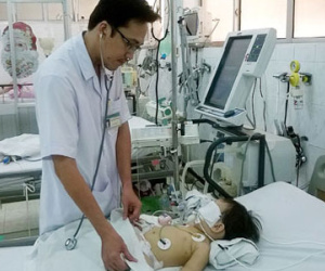 Cứu sống bé 2 tuổi ngưng thở vì sặc thạch rau câu