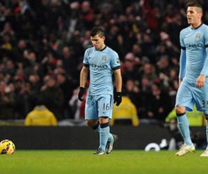 Man City 0-2 Arsenal: Man xanh lại "hít khói" Chelsea