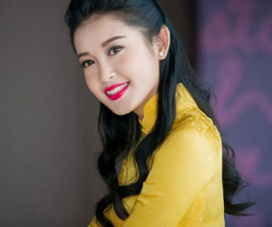Á hậu Huyền My thướt tha trong trang phục áo dài
