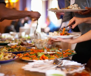 Ăn tiệc buffet như thế nào để không có nguy cơ nhiễm bệnh?