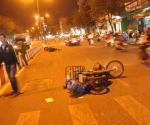 Hai tên cướp gây tai nạn trên đường tẩu thoát