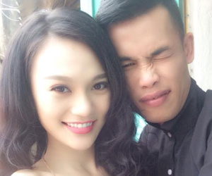 Hiệp "gà" tình tứ bên người đẹp nude với ngựa