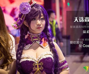 Sự thật sau cuộc sống "chào hàng" của showgirl xinh đẹp