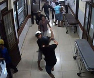 Cãi nhau về nghiệp vụ, 2 bác sĩ "choảng" nhau