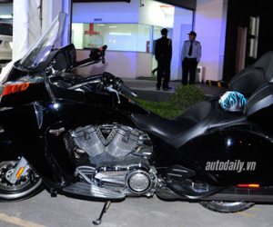 Cận cảnh “phi thuyền trên cạn” Victory Vision Tour tại Hà Nội