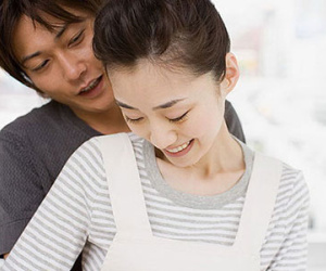 Gần 50% người dân Nhật hờ hững chuyện gối chăn