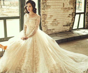Á hậu Thụy Vân rạng rỡ làm cô dâu