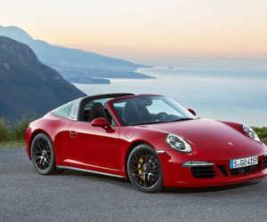 Hai xe Porsche gần 9 tỷ đồng sắp về Việt Nam