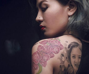 Nữ thợ xăm 8x và hình xăm người mẹ đã mất trên lưng