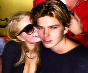 Paris Hilton công khai hẹn hò bồ trẻ kém 15 tuổi
