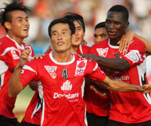 ĐT.LA 3-0 Đồng Tháp: Phút cuối điên rồ!