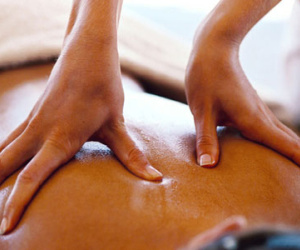Được massage rồi ngủ quên, khách Úc bị trộm