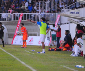 HLV Huỳnh Đức: "Công Phượng giả vờ ngã kiếm penalty"