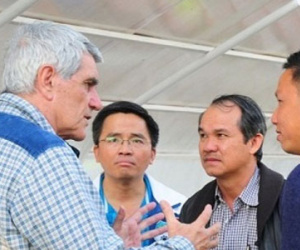 Thắng chật vật, bầu Đức khen HAGL "đè ngửa" Đà Nẵng ra mà đá
