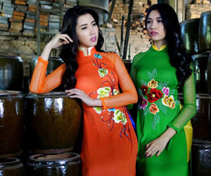 Thúy Ngân, Lệ Hằng đọ nét duyên với áo dài mùa xuân