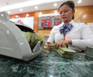 Tiền đồng sẽ còn mất giá nhẹ?