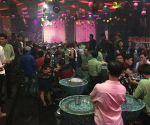 TP HCM: Công an kiểm tra vũ trường, hơn 200 người bỏ chạy