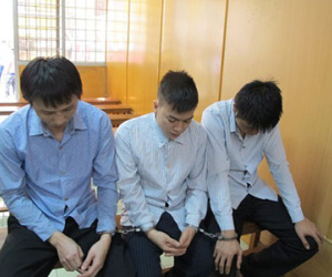 Vợ ngoại tình, chồng vào trại giam