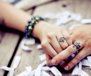 Mốt xăm nhẫn độc đáo của giới trẻ hiện nay