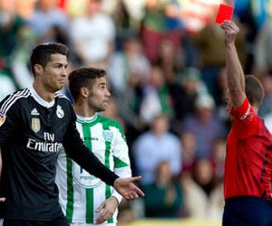Ronaldo đối mặt với án treo giò... 12 trận