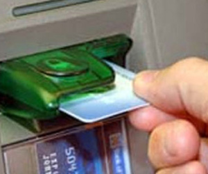 Sinh viên nước ngoài dùng thẻ ATM giả rút tiền
