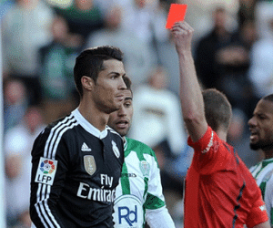 Cristiano Ronaldo bị cấm thi đấu 2 trận