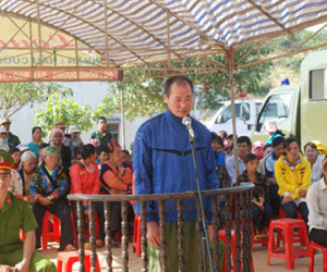 Dùng 10 ngàn dụ dỗ, hiếp dâm bé gái, bị tù 14 năm