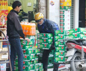 Nhiều mặt hàng Tết: Người mua ít, giá vẫn tăng