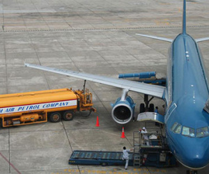 Bắt quả tang nhân viên Vinapco rút ruột xăng máy bay