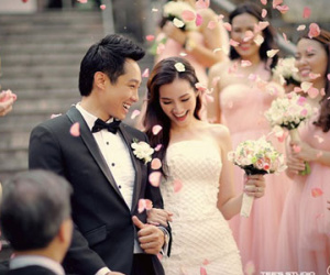 Hé lộ váy cưới theo phong cách hoàng gia của Trúc Diễm