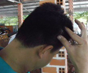 Phóng viên tố bị giam lỏng, hành hung tại tiệm cầm đồ