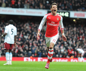 Arsenal 5-0 Aston Villa: Oezil giúp Pháo thủ áp sát Top 4