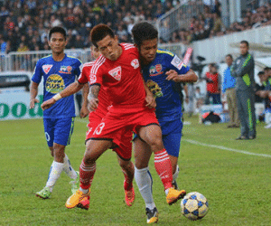 Áo đấu tại V.League: 15 năm lên chuyên vẫn xài áo hàng chợ