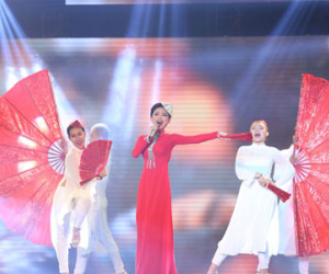 Clip The Remix: "Hoa cỏ mùa xuân" - Team Tóc Tiên