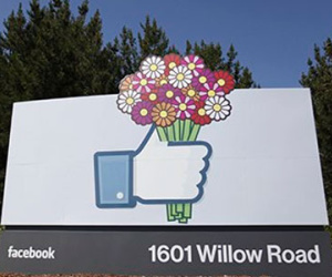Facebook cần có thêm nút "cảm thông"