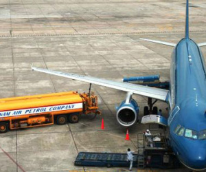 Mánh khóe “rút ruột” xăng dầu máy bay ở Tân Sơn Nhất
