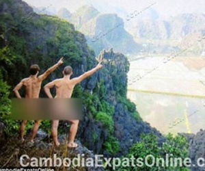 Bị trục xuất vì chụp ảnh khỏa thân ở đền Angkor
