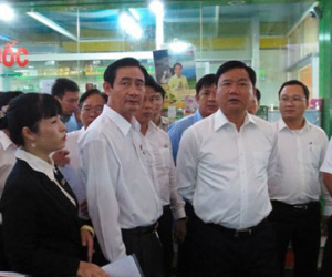 Bộ trưởng Thăng kêu gọi tẩy chay các DN không giảm giá cước