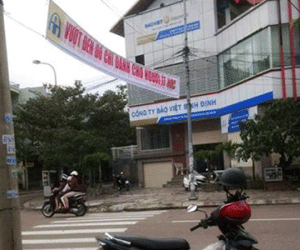 Kiểm điểm vụ treo băng-rôn 'Vượt đèn đỏ chỉ dành cho người ít học'