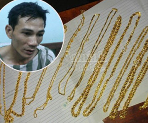 Cướp vàng xong ung dung đi...uống cà phê