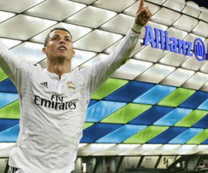 Giá của Ronaldo tương đương 200 siêu xe Bugatti Veyron