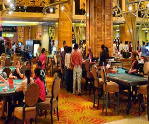 Hàng ngàn con bạc xuất ngoại tìm "vận may" dịp cuối năm
