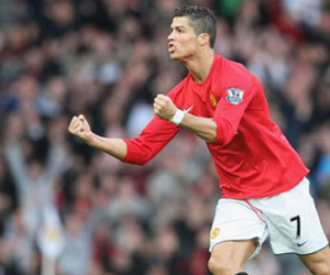 Bầu chọn Cầu thủ xuất sắc nhất lịch sử Premier League: Tranh cãi!