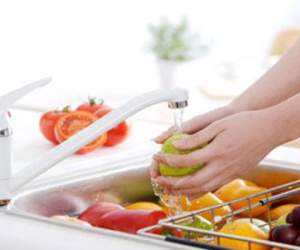 7 cách khử thuốc trừ sâu trong rau quả
