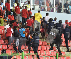 CAN 2015 lại rúng động vì bạo lực