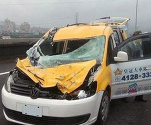 Tài xế taxi kể về giây phút hãi hùng bị máy bay quẹt trúng