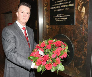 Chùm ảnh: Man Utd tưởng niệm 57 năm thảm họa Munich