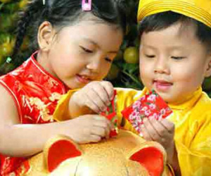Lì xì trẻ em để làm vui lòng... người lớn
