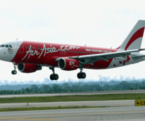 Máy bay của AirAsia quay đầu do sự cố